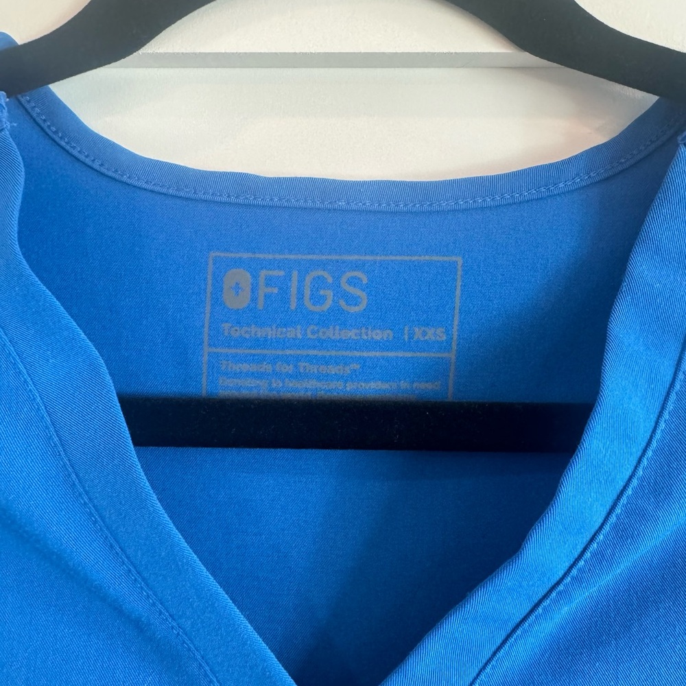 Figs Three-Pocket Scrub Top - Picture 4 of 5